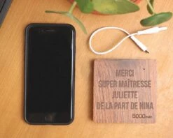Batterie Externe En Bois Personnalisable 5000 MAh - Merci Maîtresse, Maître Et ATSEM -Cadeaux Boutique 0186c14b7d821c5b16e11b642b7531bc9c105e197dcf8522095911172cfa21055