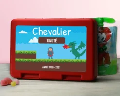 Boîte à Goûter Personnalisable - Jeux Vidéo Rétro - Version Garçon -Cadeaux Boutique 0647650f450e3e968f5d4d8cfdaa5f6808b91f3984944bb139f8b78c3a8021320