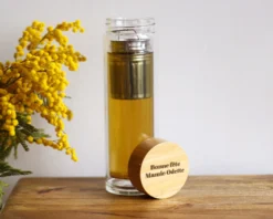 Bouteille à Thé En Verre Avec Couvercle Personnalisé Et Infuseur - Message 7 Bouteille à Thé En Verre Avec Couvercle Personnalisé Et Infuseur - Message -Cadeaux Boutique 108e24ed25d352549e5d917d2c6818d7e79b96408163557e418ee812fee335559