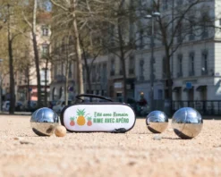 Sacoche De Pétanque Personnalisable Avec Option Triplette De Boules De Pétanque - Été Ananas -Cadeaux Boutique 27dcd48ca728a794657c6a94c6db3857fce0d1112f80cefc489ab4057ff64555