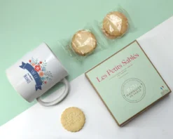 Mug Personnalisé Et Ses Biscuits - Mamie Fleurie -Cadeaux Boutique 2a777a0217b3fab83cb7b5d5eb468594b18624f0d0a6e889611f6f7d4ac93032