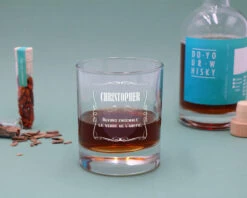 Kit De Fabrication De Whisky Et Son Verre Personnalisé -Cadeaux Boutique 2d36a317cd4dcae4c04c0a21d6881dbb689f898654d8c547142c612c078037150