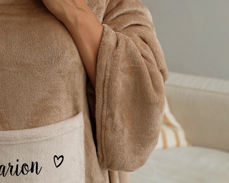 Couverture à Manches Personnalisable - Grand Mère 2 Couverture à Manches Personnalisable - Grand Mère – Image 2