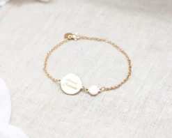 Bracelet Médaille Pour Femme - Nacre Blanche Ou Pierre Rose -Cadeaux Boutique 32d5a7d88baaf04695a06fa534b7fcf217fdaba1effe735c826175898cdd37304