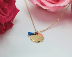 Collier Personnalisé Plaqué Or 18 Carats - Pompon Rouge Ou Bleu -Cadeaux Boutique 32f8c5965d116fde730b1386bb87e5a32965d3c9120568cdbed267b9a54f30211