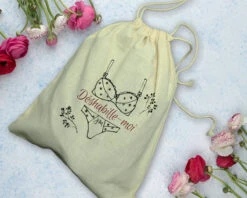 Pochon Lingerie Déshabille Moi - Petit - 25x30cm -Cadeaux Boutique 50a5dabab35b290c6cb001e826ee1520af1c63ac44d5d7d9d3915a7ed5a422202