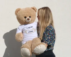 Ours Géant Personnalisable - Prénom -Cadeaux Boutique 5314e99b81416295e577025162184996b8fa20a0edb596195b6e021a22655357