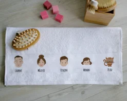 Serviette Family Circus -Cadeaux Boutique 595403dd4e8004a47017b965a18f1d1aac4479afc69113c694842c1b87da4194