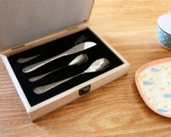 Kit Couverts Enfant Gravé -Cadeaux Boutique 72afee4174c85ee420884a66169ef3083c9485194731f1a8e8a0f0eaa3b221881