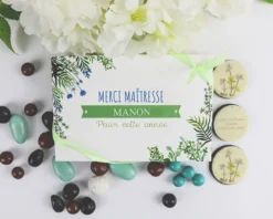 Boîte De Chocolats Personnalisable - Collection Fleurie -Cadeaux Boutique 7b1c6170149d0e952b6ed5cb836fff02c026dbc66fcb97bccaa750c0640230276