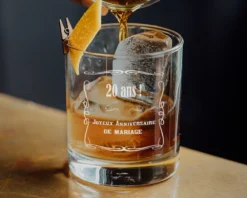 Carafe à Whisky Et Ses Deux Verres Gravés -Cadeaux Boutique 86420037f1639aed0f64e5e73060f43cef53f61aa8647fa6de08855cbb1237125