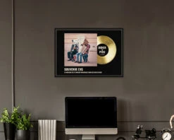 Disque D’or Personnalisé Avec Photo Dans Son Cadre En Bois -Cadeaux Boutique 8e59bddfd74c9cfb53760f09054dc34028f2053687f43676daebef73667e37072