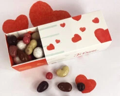 Petit Coffret De Chocolats - Amour -Cadeaux Boutique 91e98d5824634e3c0f0d5c01058f44a8de25e038ff3ed5bd8f534dbab19c37443