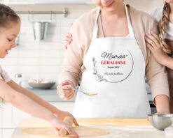 Tablier Personnalisé - Maman Depuis -Cadeaux Boutique 936a36779707e59eb424f8061f526af034440a3b5070b3d86f5f777ab65e35854