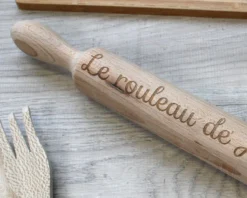 Rouleau à Pâtisserie Gravé 8 Rouleau à Pâtisserie Gravé -Cadeaux Boutique 9410c07fe1edf5e3e1066e21873b44bb58c3b7483a9c04728ae6f4ae954e2557