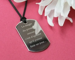 Le Pendentif Plaque Gravé