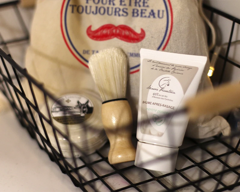 Kit Rasage Dans Son Pochon Personnalisé 2 Kit Rasage Dans Son Pochon Personnalisé – Image 2