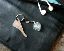 Porte-Clés En Verre Coeur 5 Porte-Clés En Verre Coeur -Cadeaux Boutique b9aed4ecbe0c75d27e462d0a0844af0674ab32f21cf2020963ac4b8e883229491