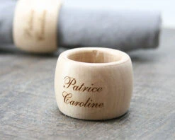 Le Rond De Serviette Gravé -Cadeaux Boutique c83014d345a6aef00c8b99cbe934a9c04b45428f61cb2a45568459888fb431137