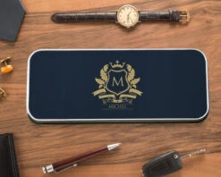 Trousse Métal Blason -Cadeaux Boutique cd17722eebedf0aabb38985e961055b3298cf69ef9fbfc07eeea0a648f6922531