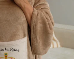 Couverture à Manches Personnalisable - Reine Et Roi 5 Couverture à Manches Personnalisable - Reine Et Roi -Cadeaux Boutique d5498a6344e3c71e3d9d501144ddd6709639dae346ab8557ea14993c9a6634716