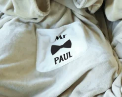 Couverture à Manches Personnalisée Pour Couple - Mr. And Mrs. 7 Couverture à Manches Personnalisée Pour Couple - Mr. And Mrs. -Cadeaux Boutique d8a246932c6cd3aa8f4139215f201670b06071440bd27e07b3bdc89c07fe2284